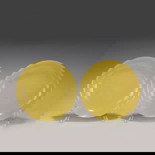 MING WANLI FAMILLE JAUNE GLAZED PLATE: Dimensions: Width: 20cm, Height: 3.5cm Pair of Chinese Ming Dynasty Wanli Famille Jaune Glazed Porcelain Plate. The plates has a broad wide central interior, rounded mouth lip, thick and large, raised