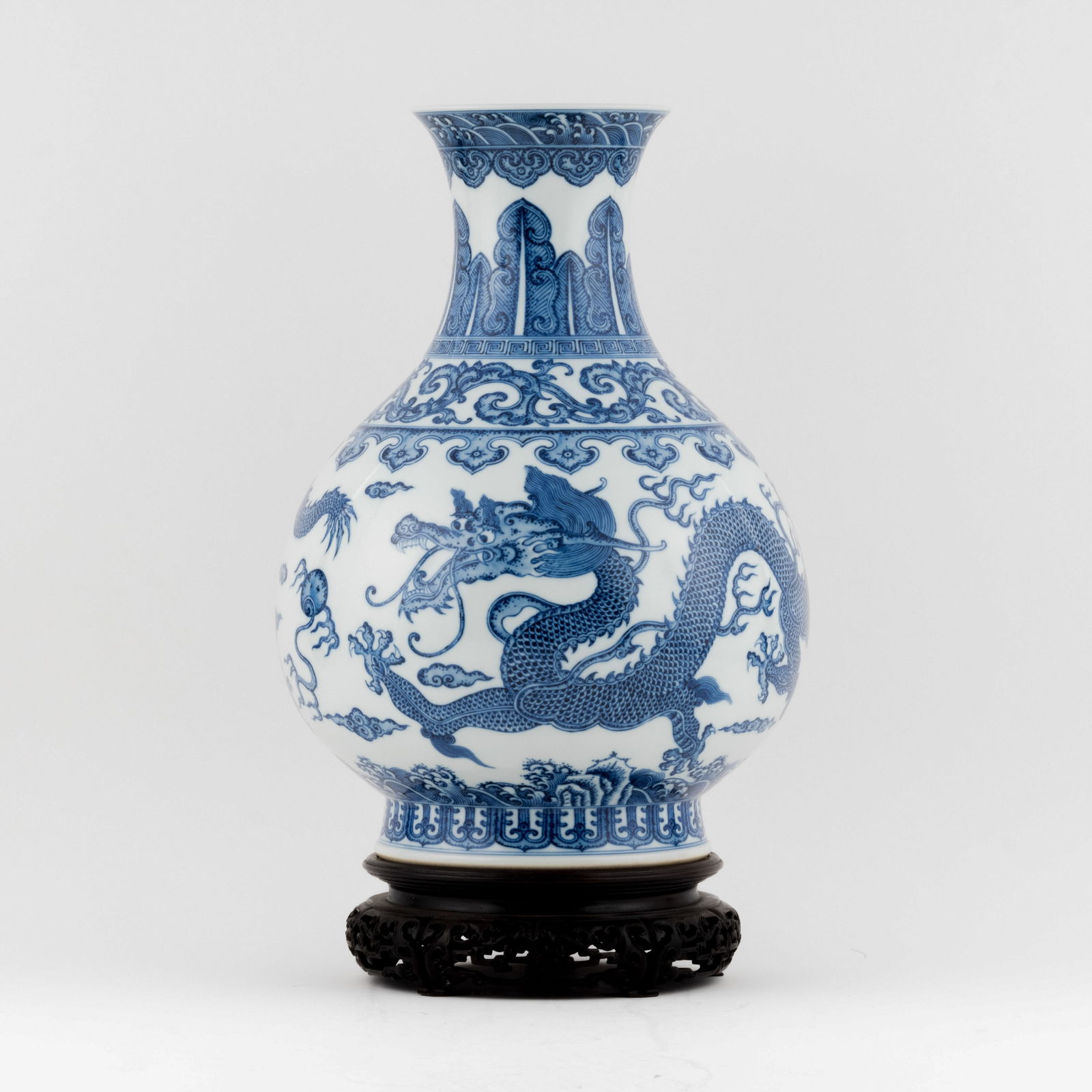 CHINESE BLUE & WHITE DRAGON VASE ON STAND (1 of 6)