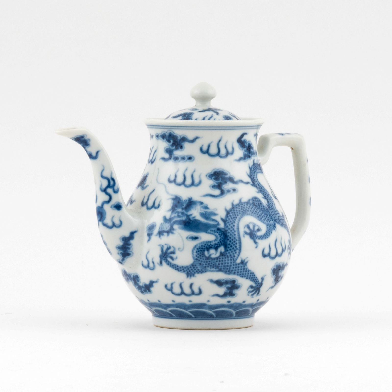 CHINESE BLUE & WHITE DRAGON MOTIF LIDDED TEA POT (1 of 6)