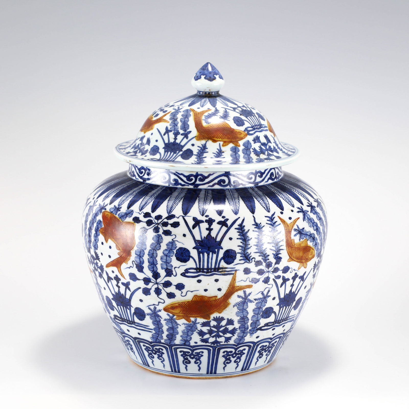 MING JIAJING BLUE & WHITE ALUM RED FISH POND LIDDED JAR (1 of 10)