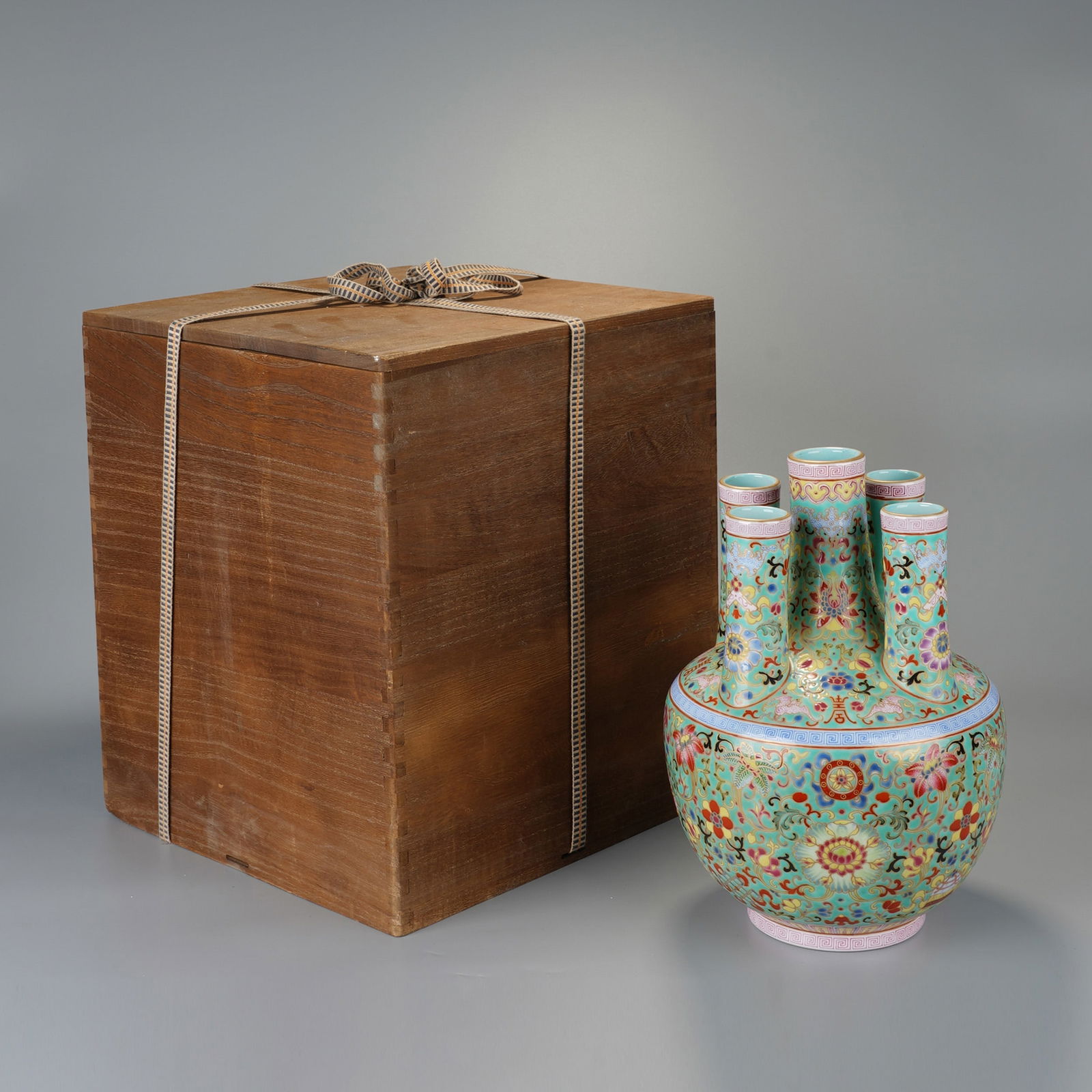 A FAMILLE ROSE FIVE - TUBE VASE WITH WOODEN BOX (1 of 8)