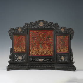 A TRADITIONAL CHINESE SCREEN WITH DRAGON AND PHOENIX PATTERNS (1 of 9)