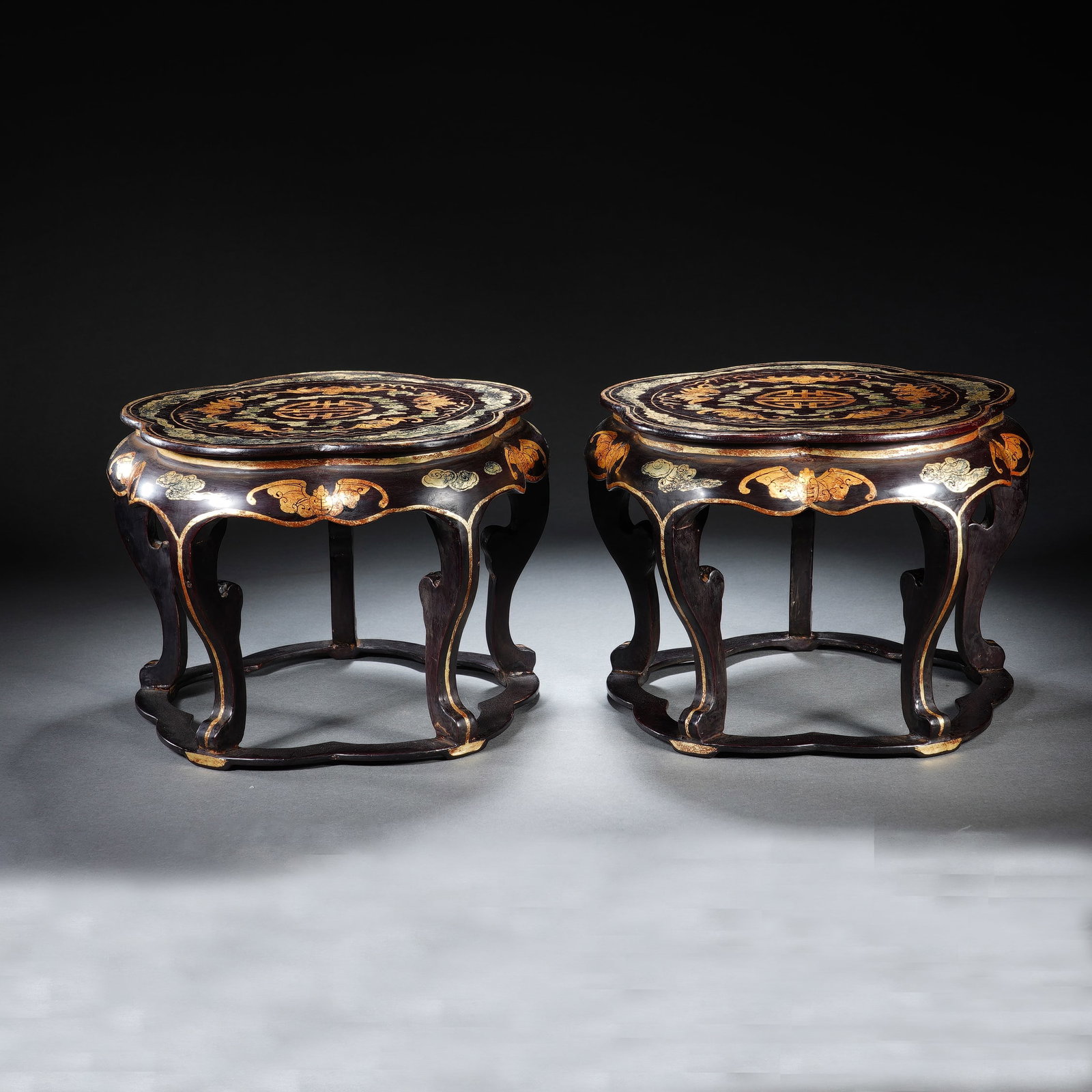 A PAIR OF CHINESE LACQUER STANDS, : Dimensions:22x15 cm. A fine pair of Chinese lacquer scholar’s stands, Qing Dynasty, each of lobed hexagonal form with a slightly domed top. The tops are richly decorated with polychrome and
