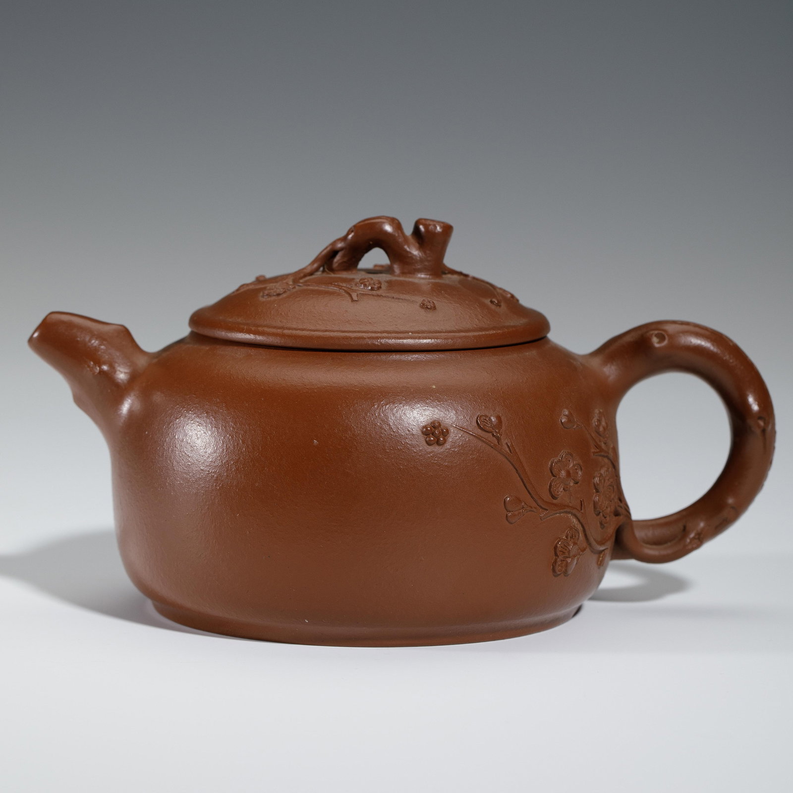 A CHINESE YIXING ZISHA TEAPOT (1 of 9)
