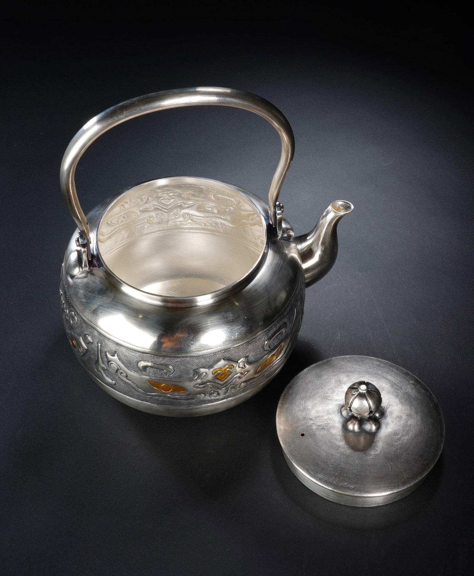 A CHINESE SOLID SILVER TEAPOT - 8