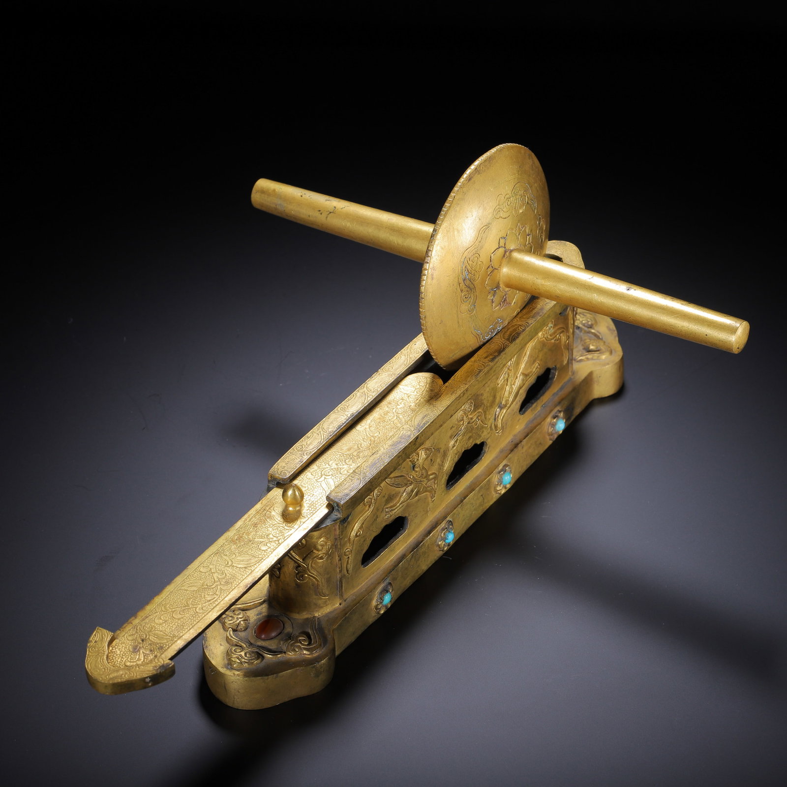 CHINESE GILT-BRONZE TEA GRINDER: Dimensions:L. 13 cm. W. 10 cm. A fine Chinese tea grinder crafted from gilt-bronze, featuring a robust rectangular base with elegantly shaped feet. The base is intricately engraved with floral