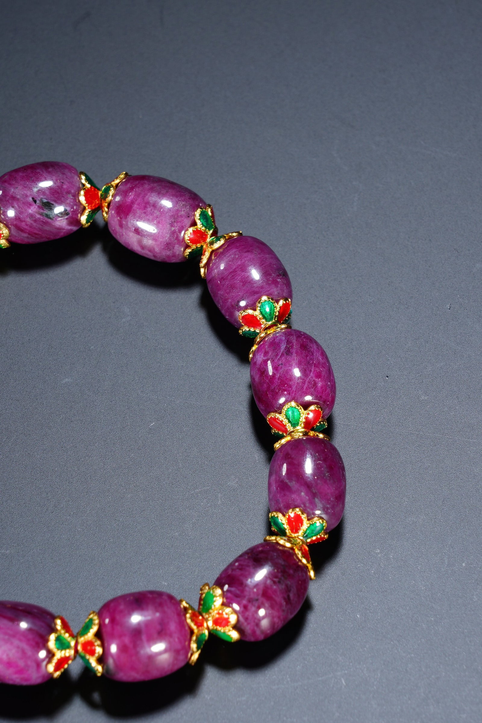 A CHINESE RUBY BEAD BRACELET - 2