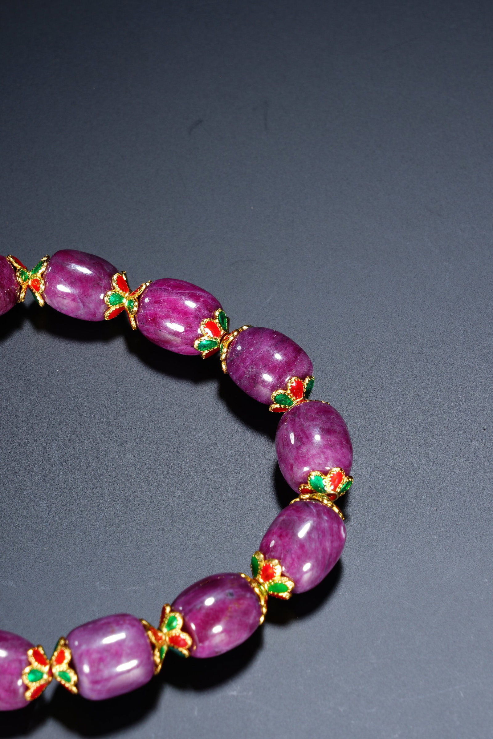 A CHINESE RUBY BEAD BRACELET - 5