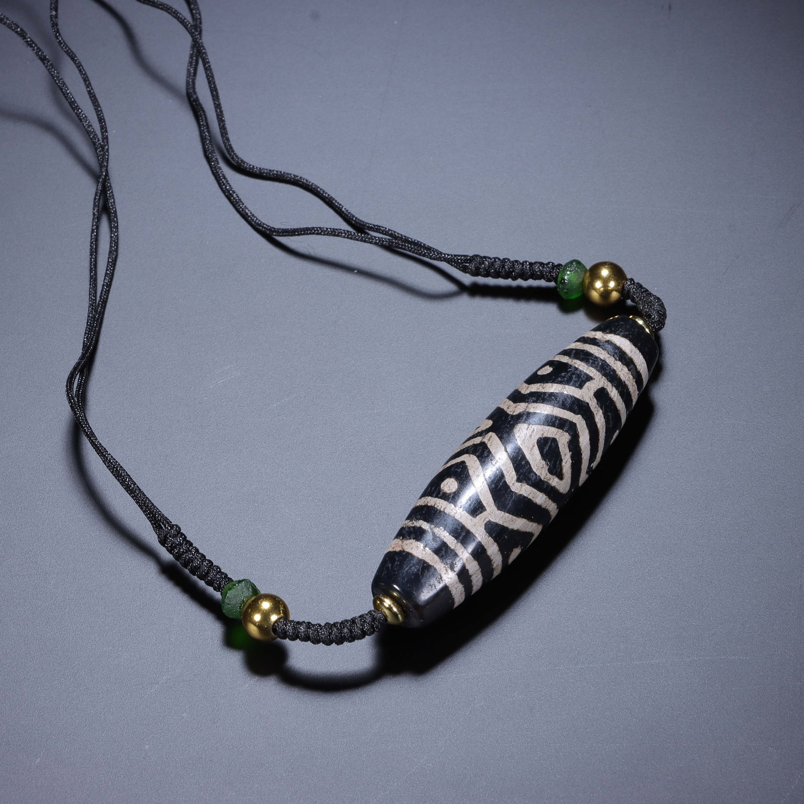 CHINESE PATTERNED DZI BEAD NECKLACE (1 of 4)