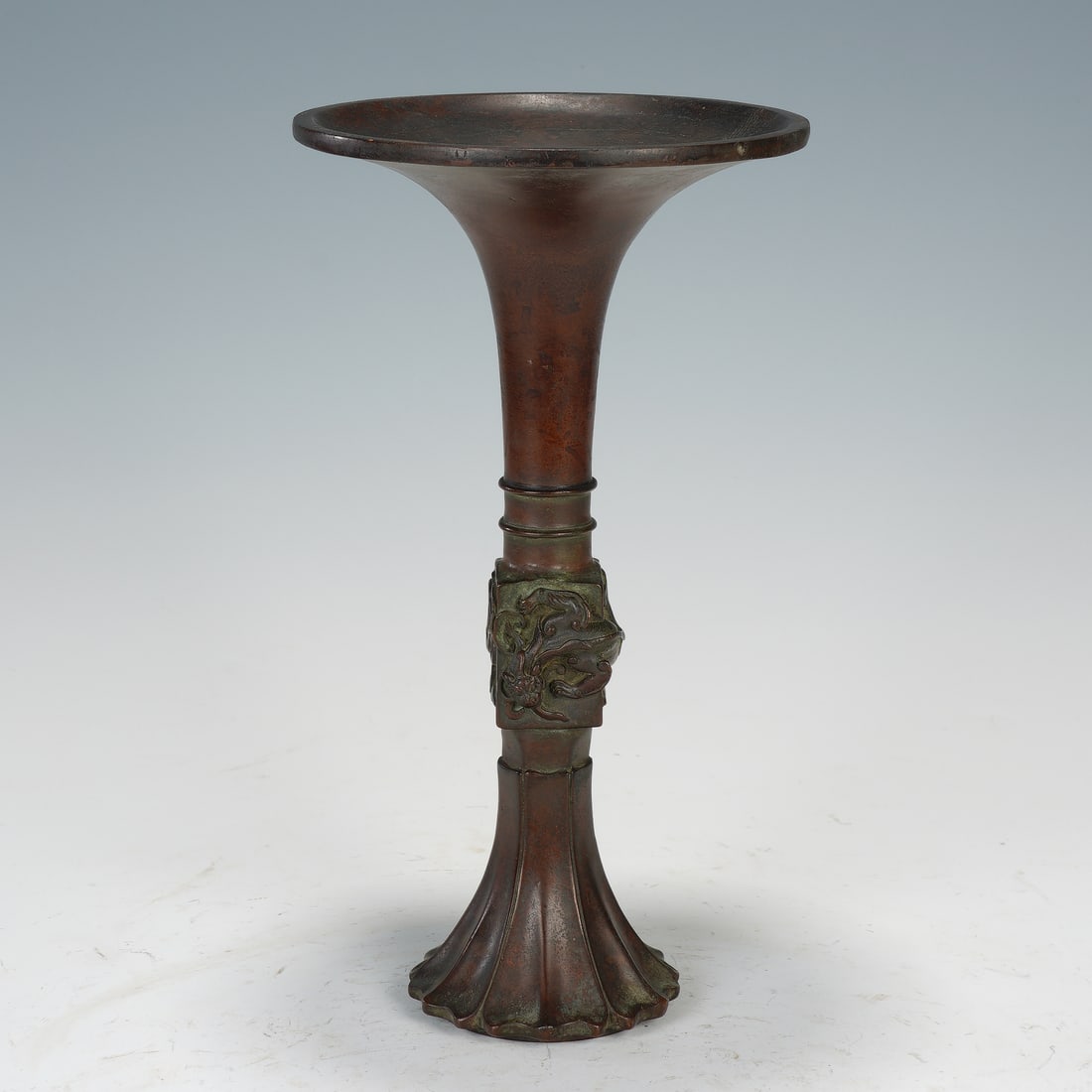 A CHINESE BRONZE CHI DRAGON GU VASE: Dimensions:15x27 cm. Weight 1422 grams. This is a finely cast Chinese bronze gu vase from the Qing dynasty. The vessel features a flared rim rising to a slender neck, adorned with raised bands and