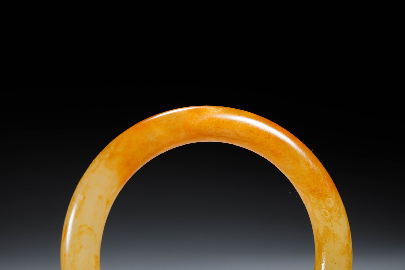 A CHINESE YELLOW JADE BANGLE - 2