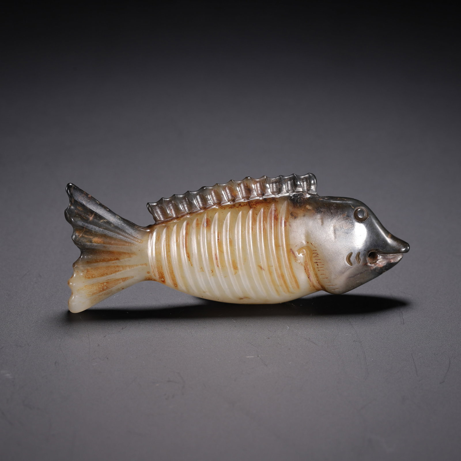 A CHINESE ARCHAIC JADE FISH PENDANT (1 of 10)