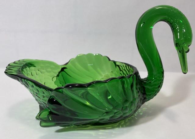 Cambridge Emerald Green Glass Swan (1 of 4)