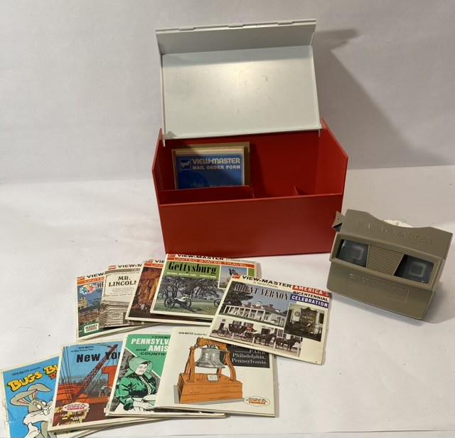 Viewmaster with plastic case and assorted Reels (1 of 4)