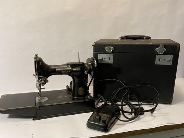 Singer Featherweight Sewing Machine (1 of 11)