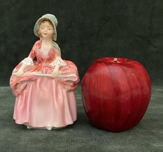 Royal Doulton Bo Peep Figurine: Royal Doulton Bo Peep Figurine