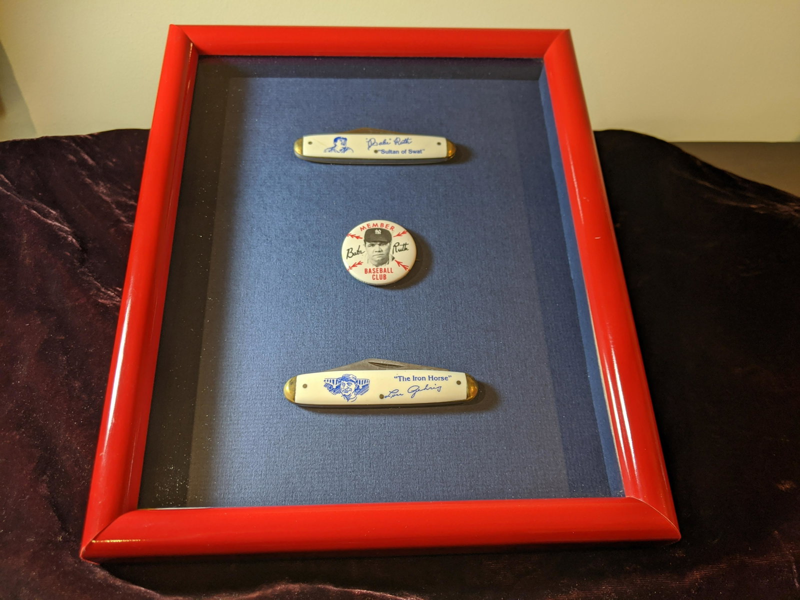 Framed Babe Ruth pocket knife, pin & Lou Gehrig pocket: Framed Babe Ruth "Sultan of Swat" pocket knife, Babe Ruth Baseball club Member pin & Lou Gehrig "The Iron Horse" pocket knife. See photos for condition.