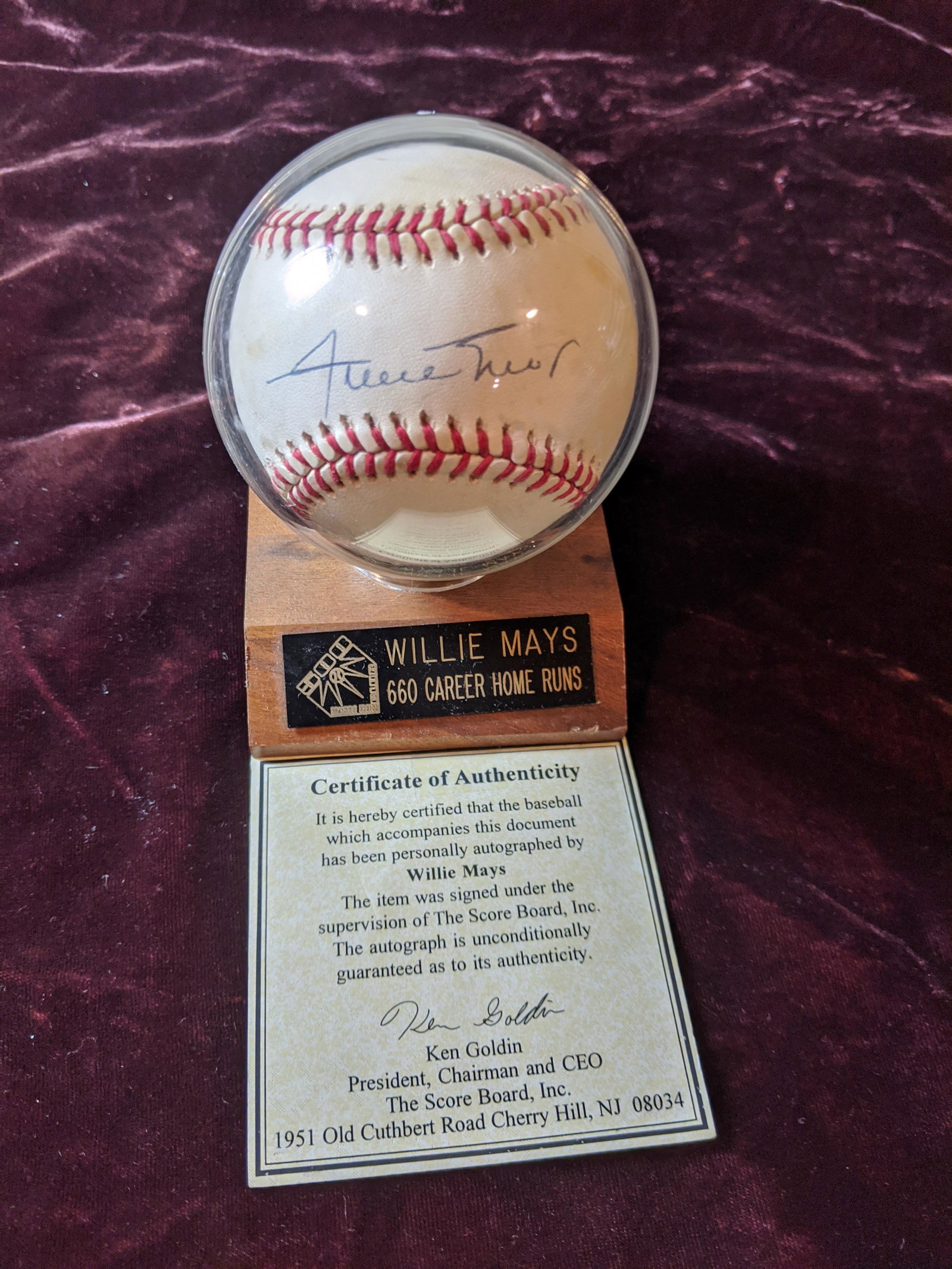 Willie Mays autographed National League baseball: A Willie Mays autographed National League baseball authenticated by The Score Board, Inc. See photos for condition.