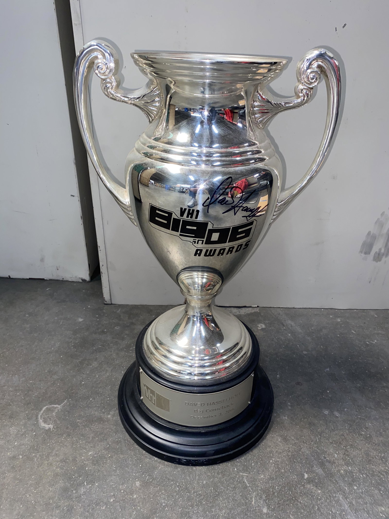 2006 VH1 COMEBACK STAR OF THE YEAR AWARD TROPHY