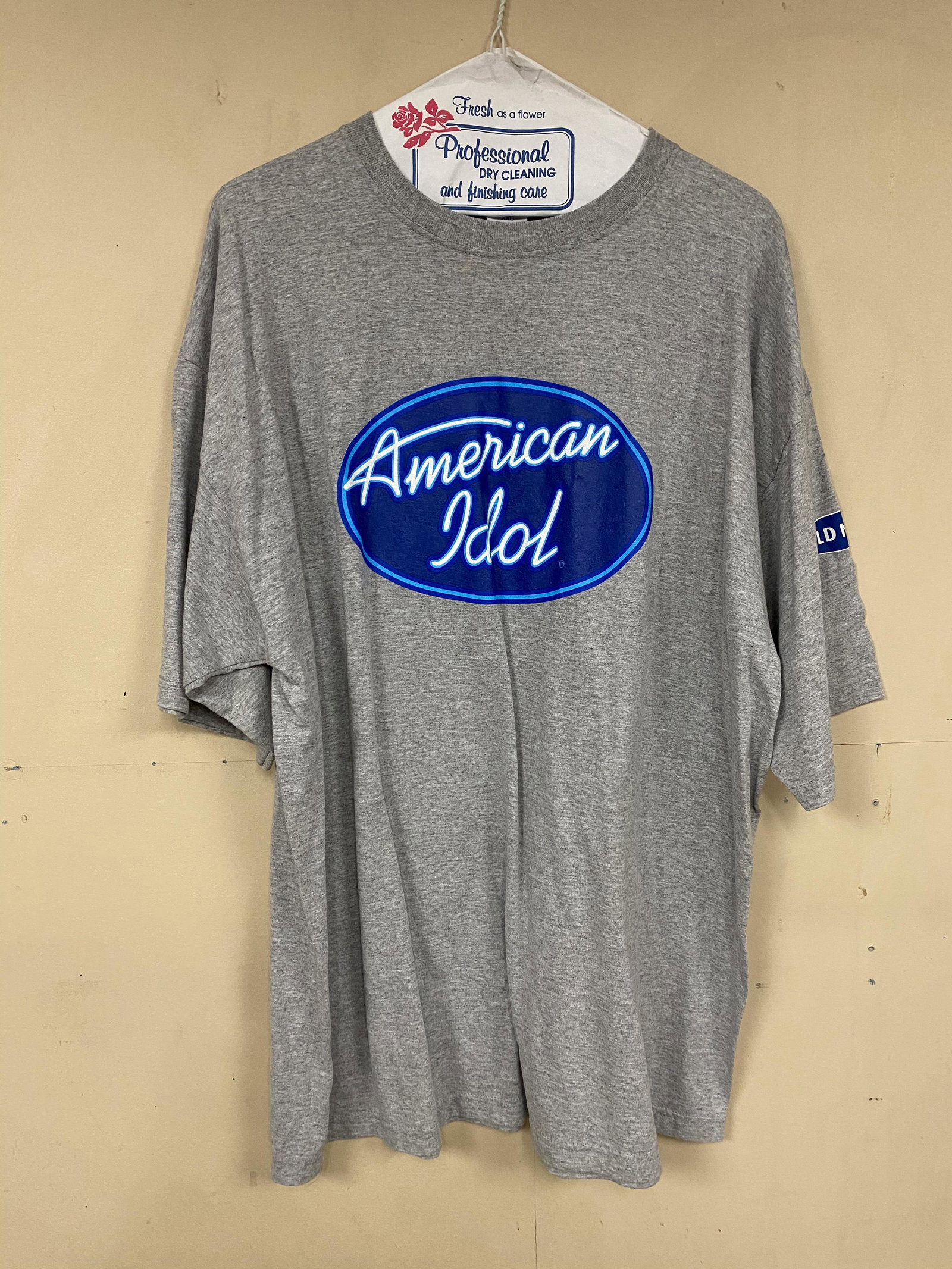 AUTOGRAPHED AMERICAN IDOL CREW TEE SHIRT: SIZE XXL