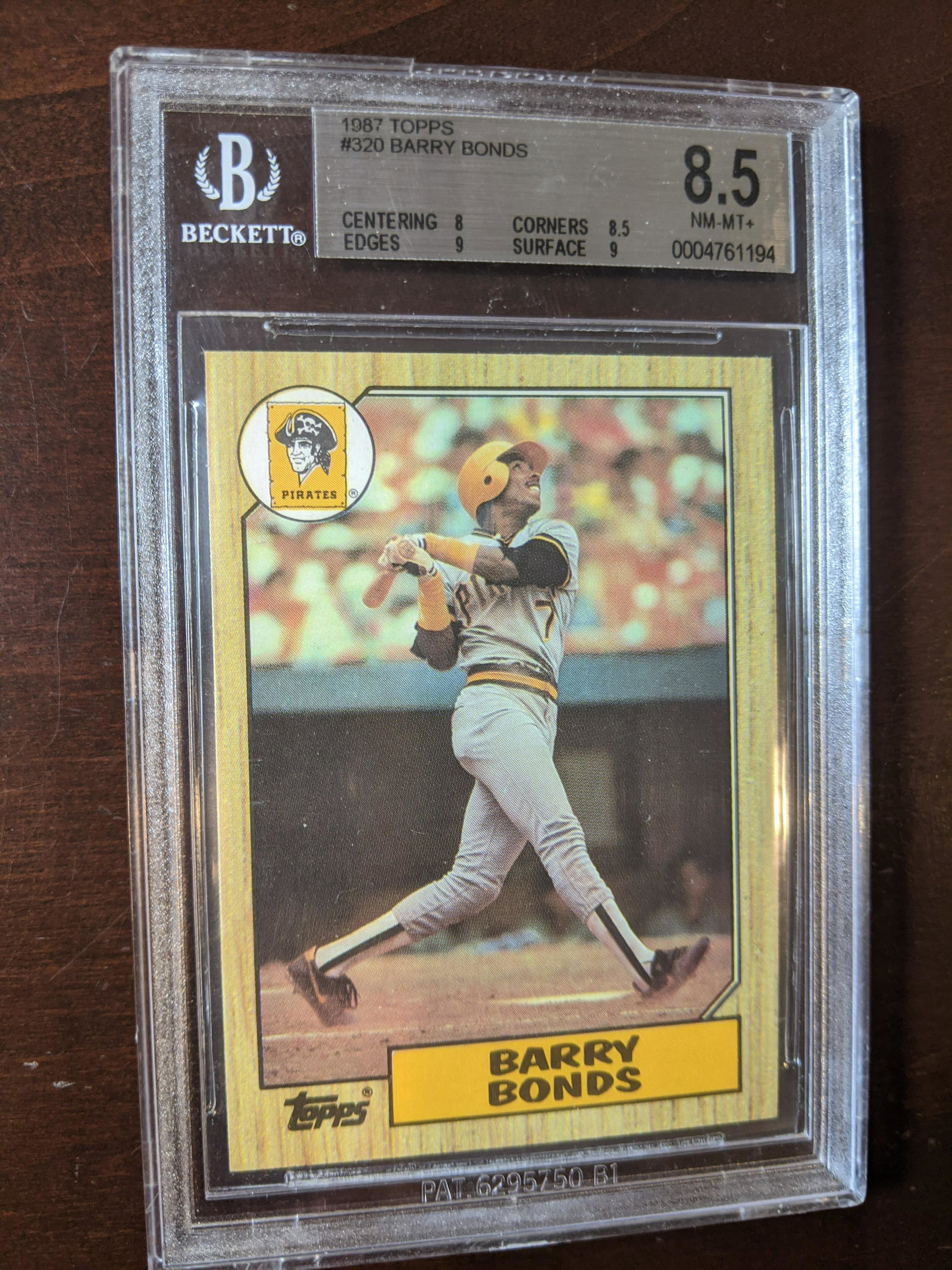 1987 Topps Barry Bonds #320: 1987 topps Barry Bonds #320 Rookie Card graded by Becket (8.5) with sub grades: Centering 8, Corners 8.5, Edges 9, Surface 9. See photos for condition.