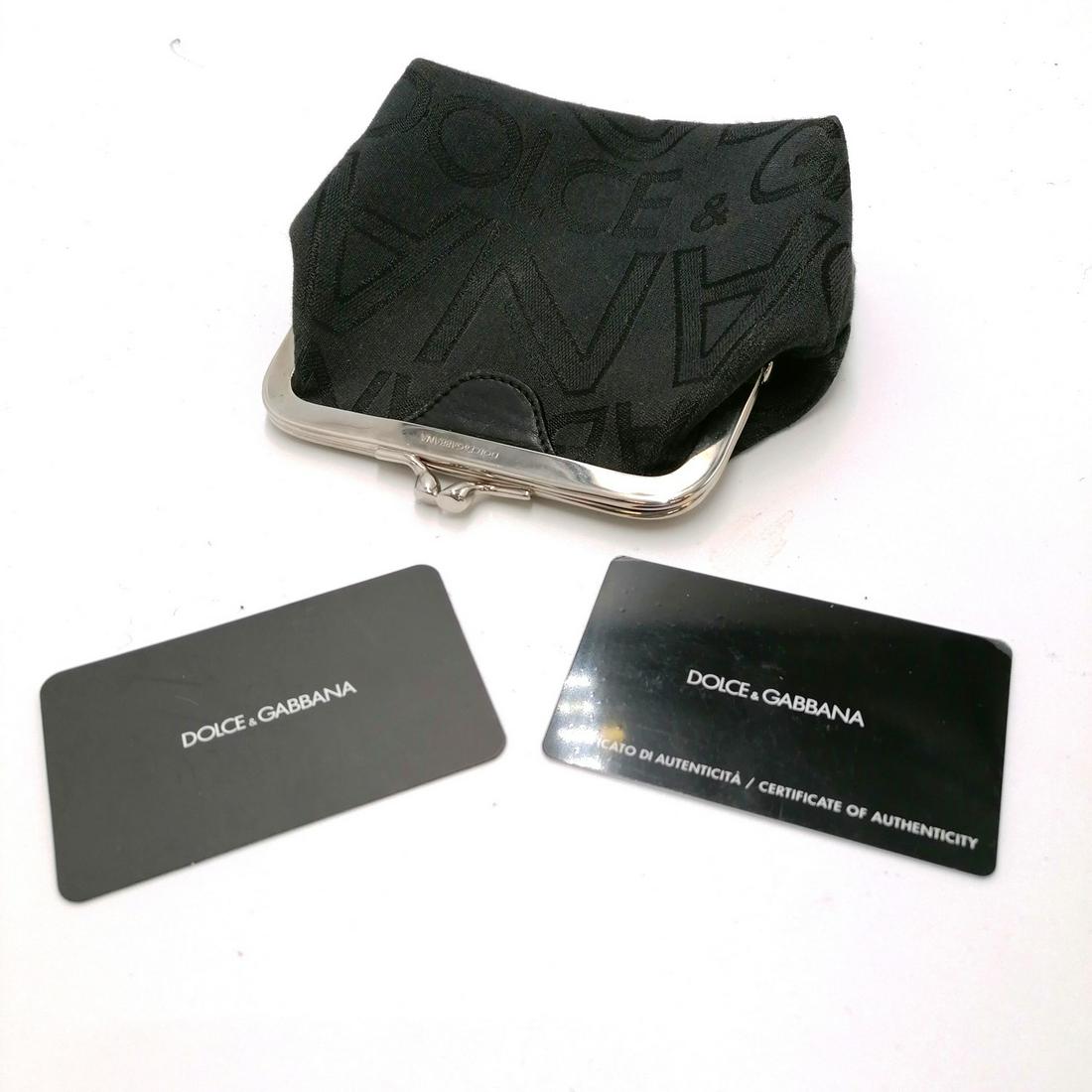 Dolce & Gabbana black make-up bag (1 of 2)