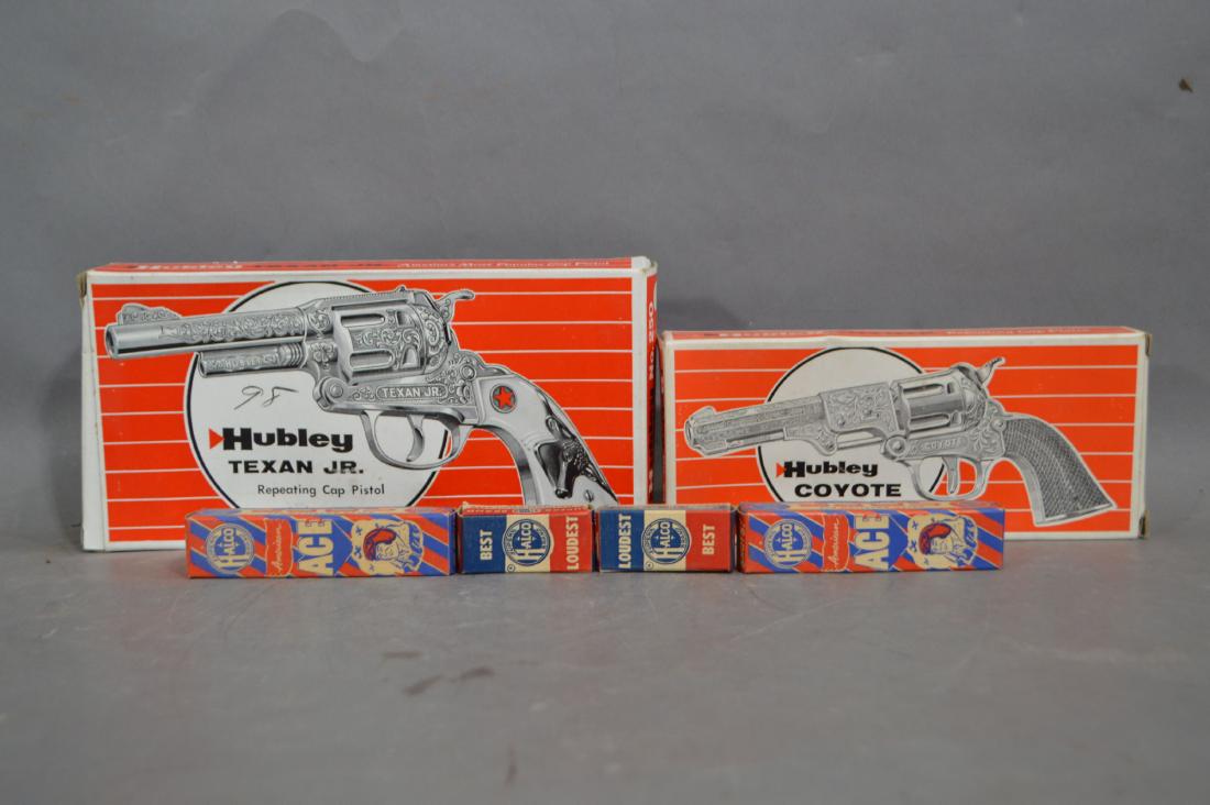 BOXED HUBLEY TEXAN JR AND HUBLEY COYOTE CAP GUNS WITH (1 of 2)