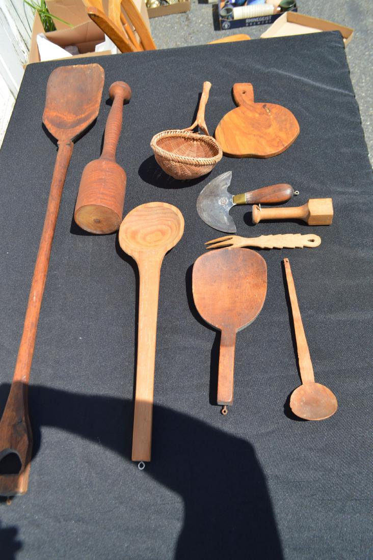 LOT OF ANTIQUE WOODENWARE/TREENWARE KITCHEN ITEMS (1 of 2)