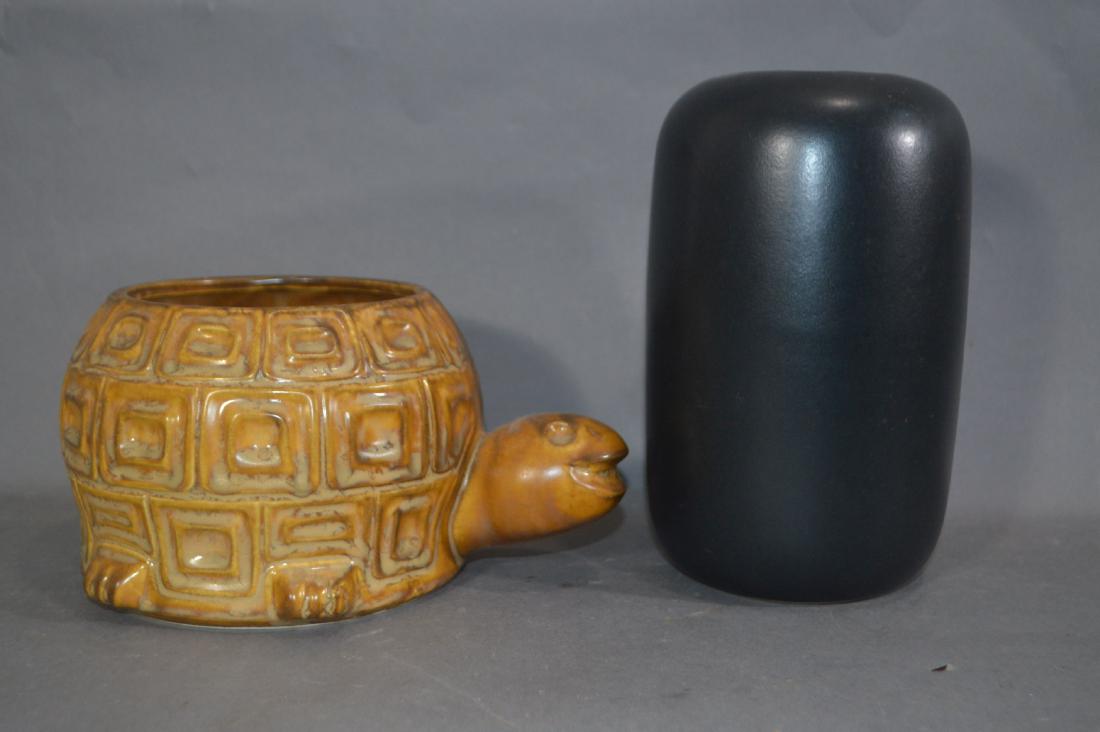McCOY TURTLE PLANTER AND BENNINGTON POTTERY VAS2. 10" (1 of 6)