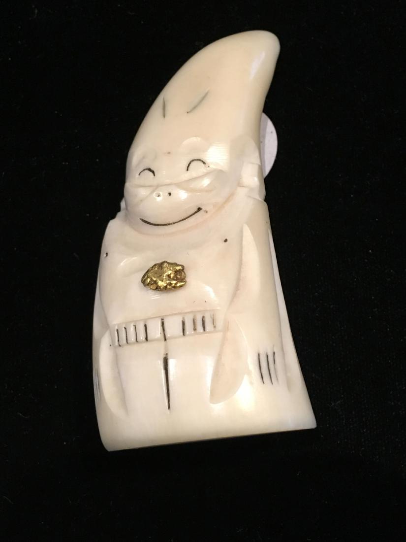SMALL CARVED MASONIC FIGURE EMBELLISHED WITH GOLD 4.5": SMALL CARVED MASONIC FIGURE EMBELLISHED WITH GOLD 4.5"