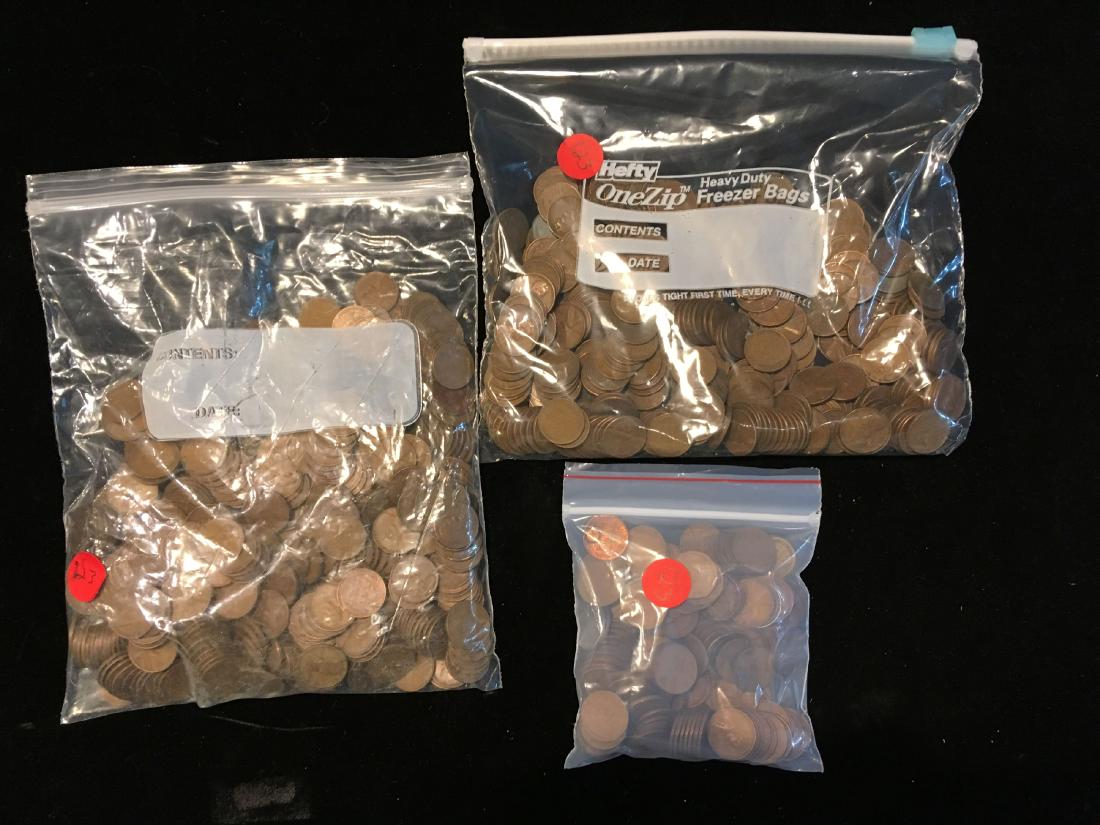 LARGE LOT OF UNSORTED WHEAT PENNIES (1 of 4)