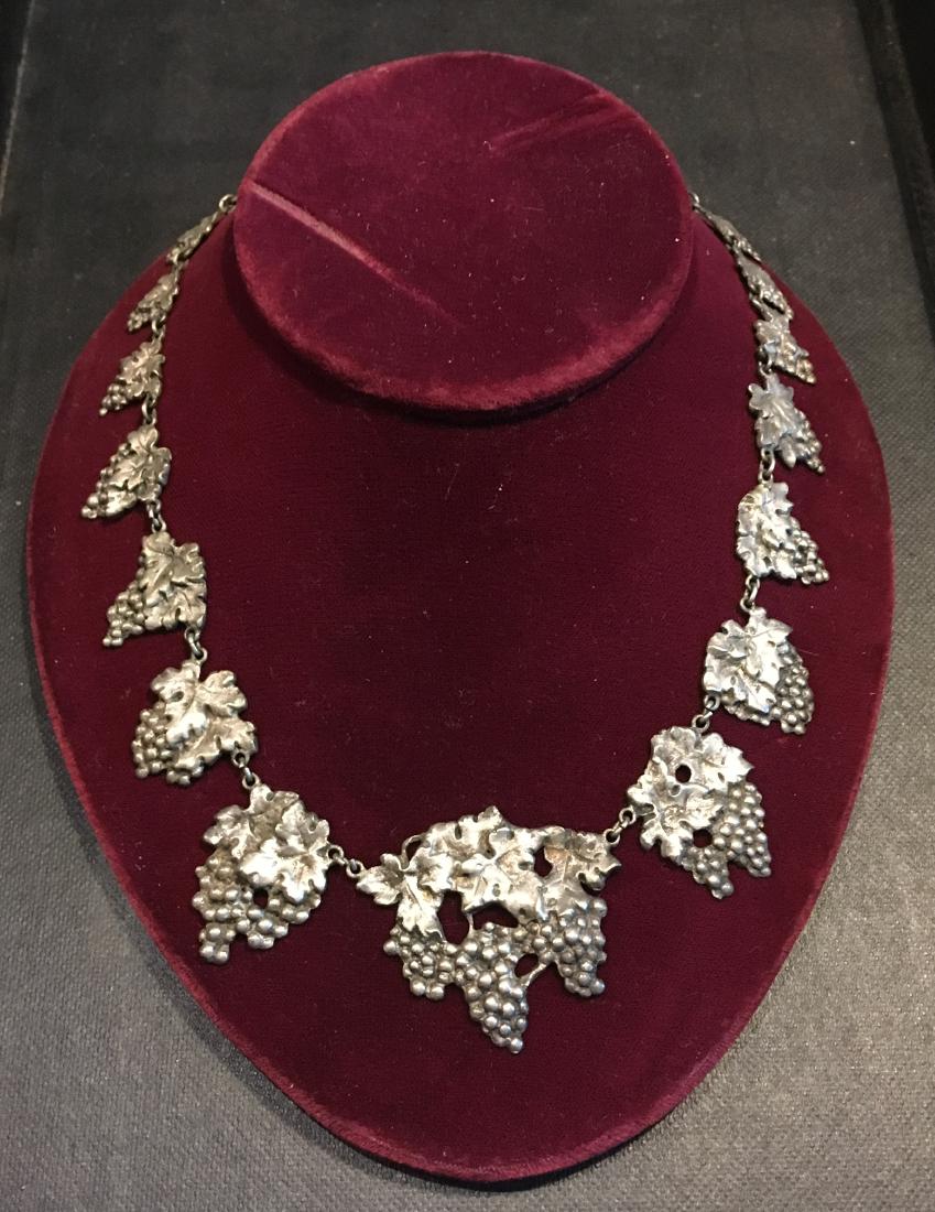 FABULOUS PERUZZI STERLING SILVER GRAPE CLUSTER NECKLACE (1 of 3)