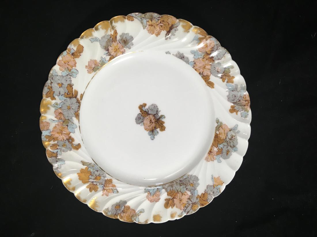 11 LIMOGES 91/2" SCALLOPED DINNER PLATES WITH GOLD (1 of 3)