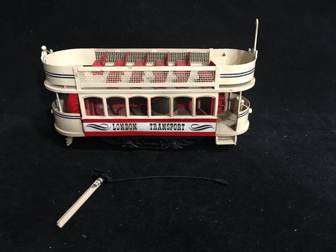 DAVID O KING O GUAGE LONDON TRANSPORT. POLE BROKEN AT (1 of 5)