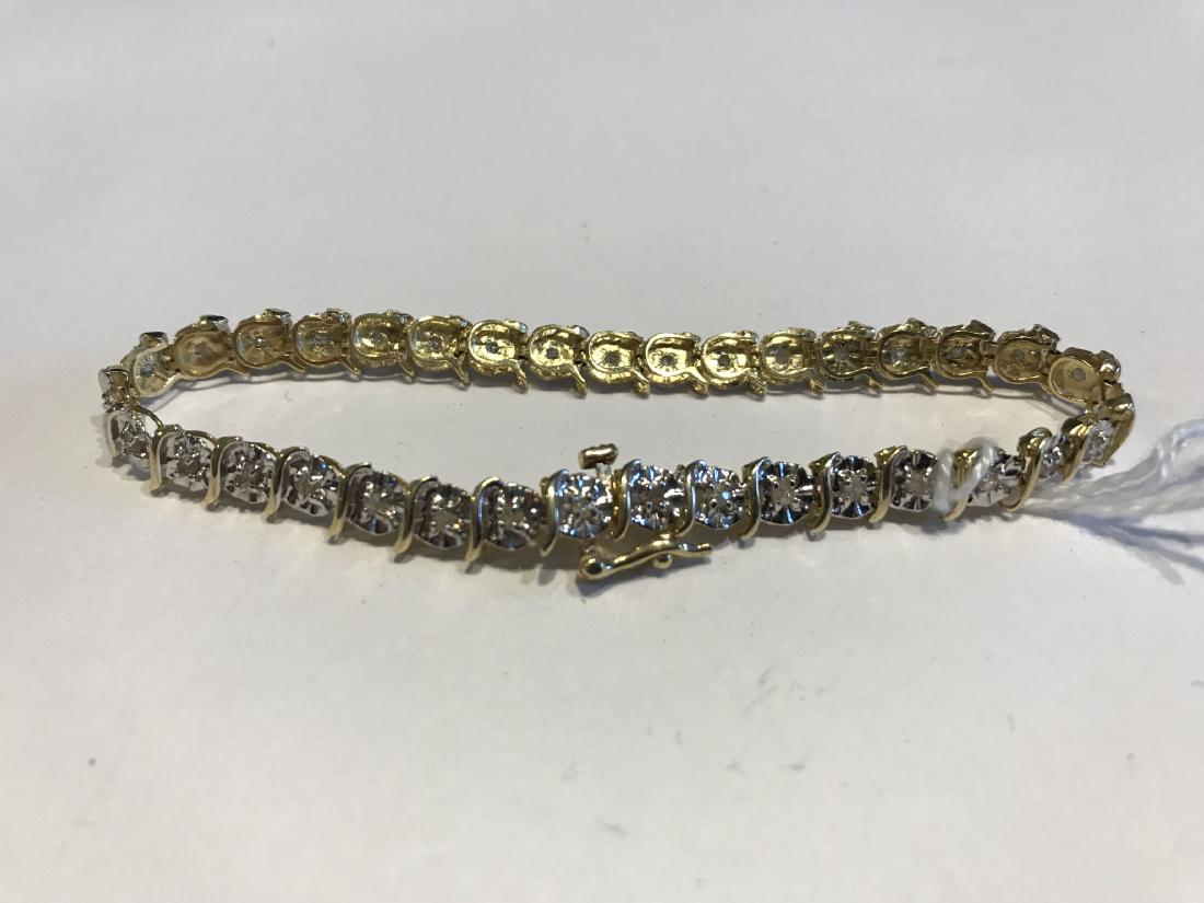 A 14K GOLD AND DIAMOND TENNIS BRACELET. 7.7 GRAMS , 7": A 14K GOLD AND DIAMOND TENNIS BRACELET. 7.7 GRAMS , 7" LONG