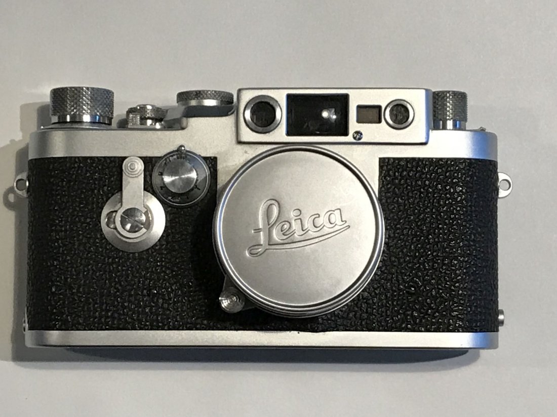 LEICA III G CAMERA #934768 WITH LENS , CAP AND CASE: LEICA Has IIIG CAMERA #934768 WITH LENS , CAP AND CASE.