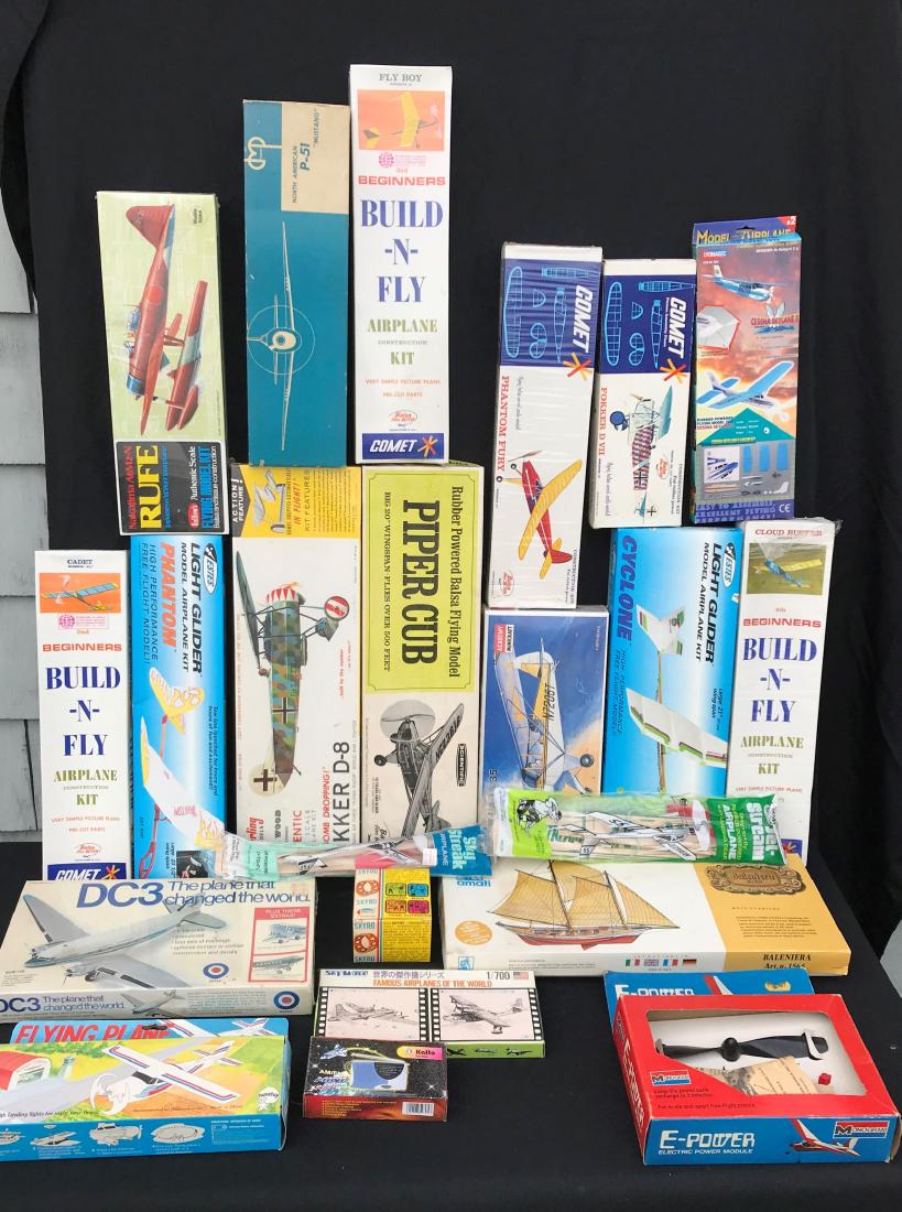 18 VINTAGE UNOPENED MOSTLY BALSA WOOD MODEL: 18 VINTAGE UNOPENED MOSTLY BALSA WOOD MODEL AIRPLANES.19" AND SMALLER