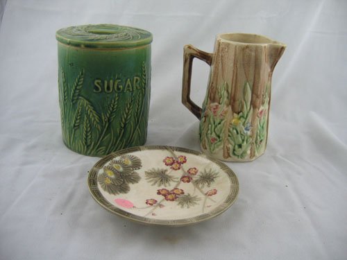 3 PIECES MAJOLICA