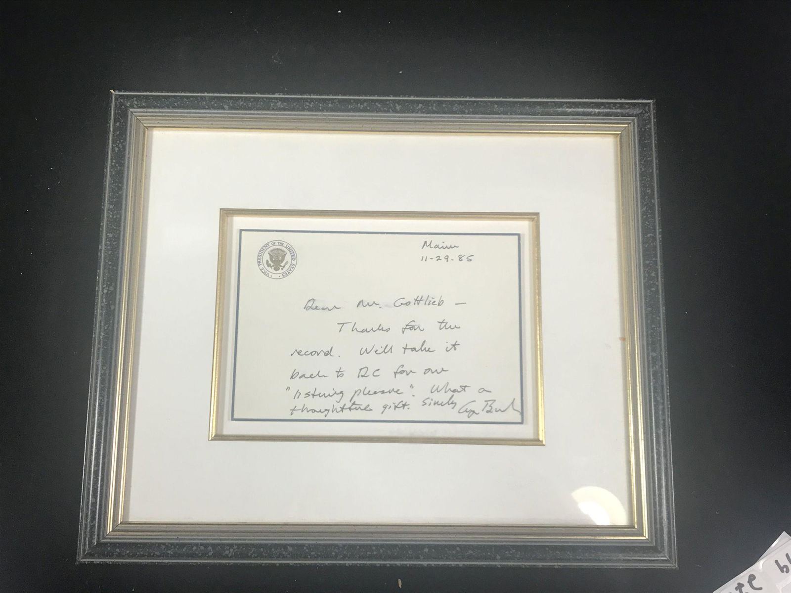A SIGNED PRESIDENT GEORGE BUSH THANK YOU CARD. 1985. (1 of 2)