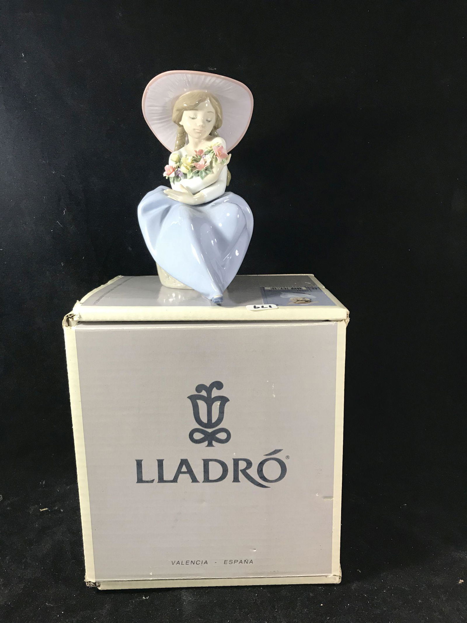 LLADRO FIGURE "FRAGRANT BOUQUET #05862 IN BOX 8" (1 of 3)