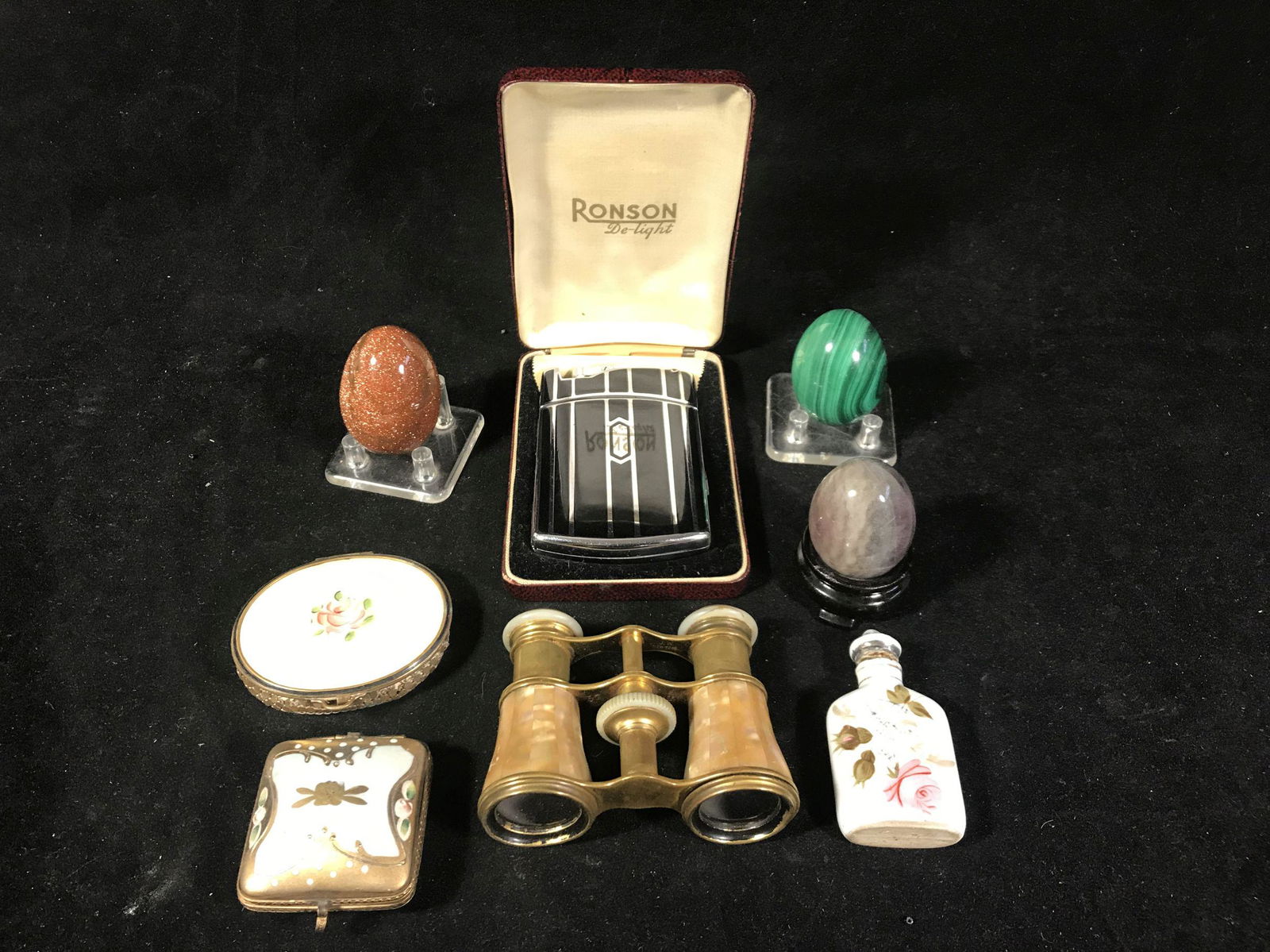 LOT OF DECORATIVE TABLE ARTICLES (1 of 6)