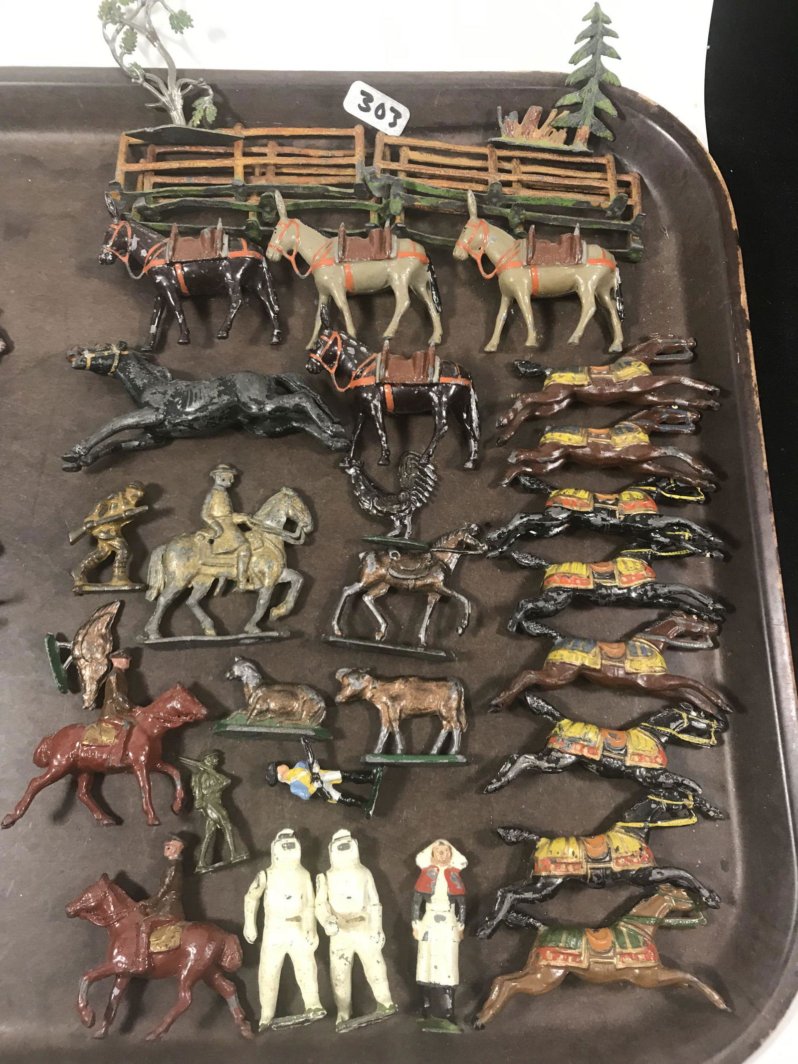 LEAD SOLDIERS, ANIMALS FENCING, ETC. VARIOUS MAKERS AND (1 of 1)