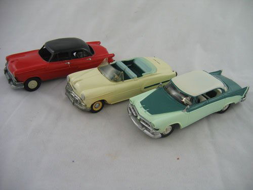 3 MODEL CARS 2 DEALER PROMO CARS '54, '56 +: 3 MODEL CARS, INCLUDES 2 DEALER PROMO CARS, 1954 FORD CUSTOM LINE AND 1956 CUSTOM COUPE, AND 1 CHEVROLET CAMPUS CREAM BANK