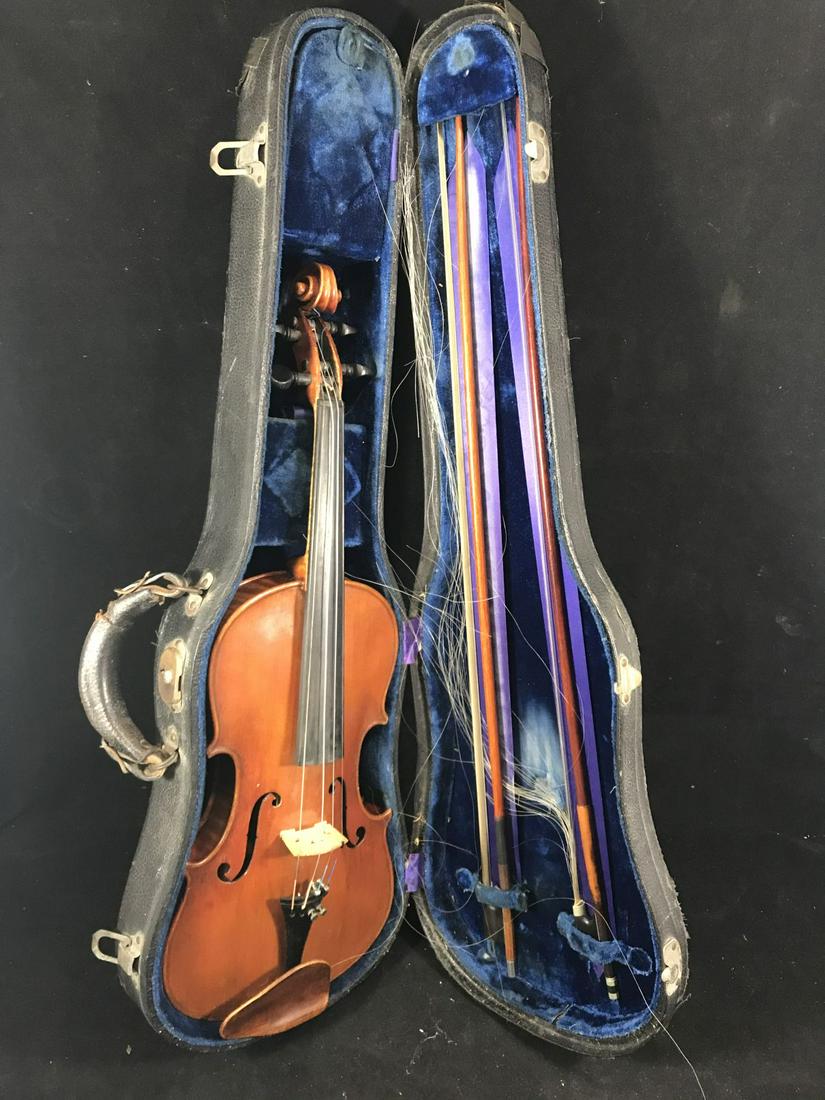 A FINE VIOLIN WITH CASE AND 2 BOWS MARKED STRADIVARIUS (1 of 9)