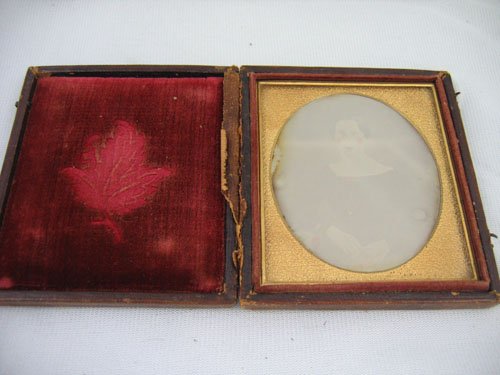 2 DAGUERROTYPE PORTRAITS OF WOMEN, 1 1/6 PLATE, - 2