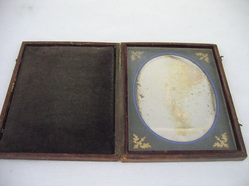 2 DAGUERROTYPE PORTRAITS OF WOMEN, 1 1/6 PLATE, - 3