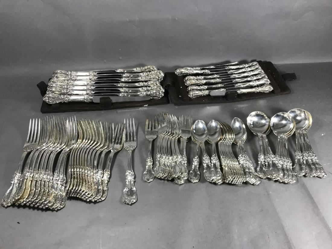 84 PIECES STERLING SILVER FLATWARE: 84 PIECES STERLING SILVER FLATWARE. 9.5" DINNER KNIFE. 6" BUTTER KNIFE. 6.25" FISH FORK. 7" SALAD FORK. 7.75" DINNER FORK. 6" SPOON. 6.25" SOUP SPOON. (NO MONOGRAMS). PROPERTY FROM A FINE NORTHAMPTON 