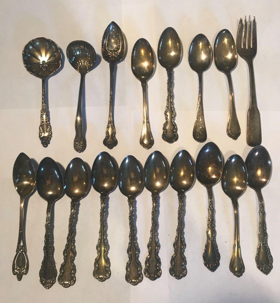 18 STERLING SILVER SPOONS VARIOUS MAKERS AND PATTERNS: 18 STERLING SILVER SPOONS VARIOUS MAKERS AND PATTERNS 12.42 TROY OUNCES. THE LINCOLN ESTATE OF TURNERS FALLS