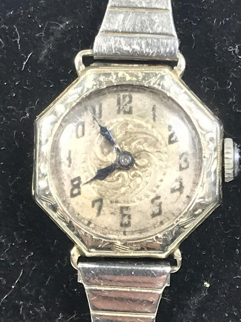 BULOVA 18K GOLD LADIES WRISTWATCH 17 JEWELS, ONYX: BULOVA 18K GOLD LADIES WRISTWATCH 17 JEWELS, ONYX STEM. BAND IS NOT GOLD. THE LINCOLN ESTATE OF TURNERS FALLS