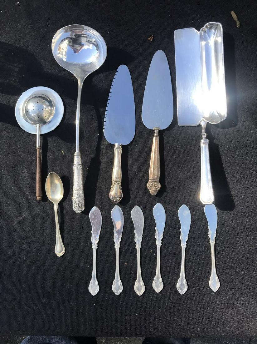 15 PIECES STERLING SILVERFLATWARE LOT. PROPERTY FROM: 15 PIECES STERLING SILVERFLATWARE LOT. PROPERTY FROM THE OLD NEWFANE INN OF VERMONT